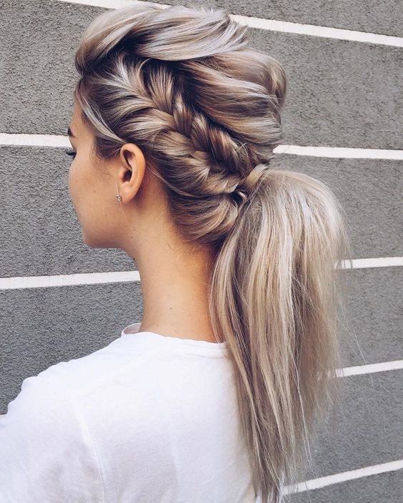 Easy hairstyles for women for women and girl - simple horse tail Easy hairstyles for women for women and girl - simple horse tail