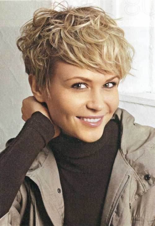 Short, wavy, wavy curly cut