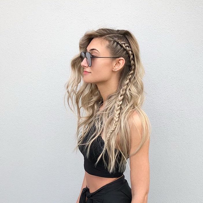 Female elegant side hairstyles - Endowment of Edge Poetry style Female elegant side hairstyles - Endowment of Edge Poetry style