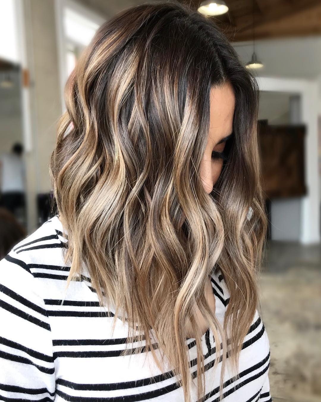 Wolting hairstyles along the wicked shoulder of women, medium female haircuts