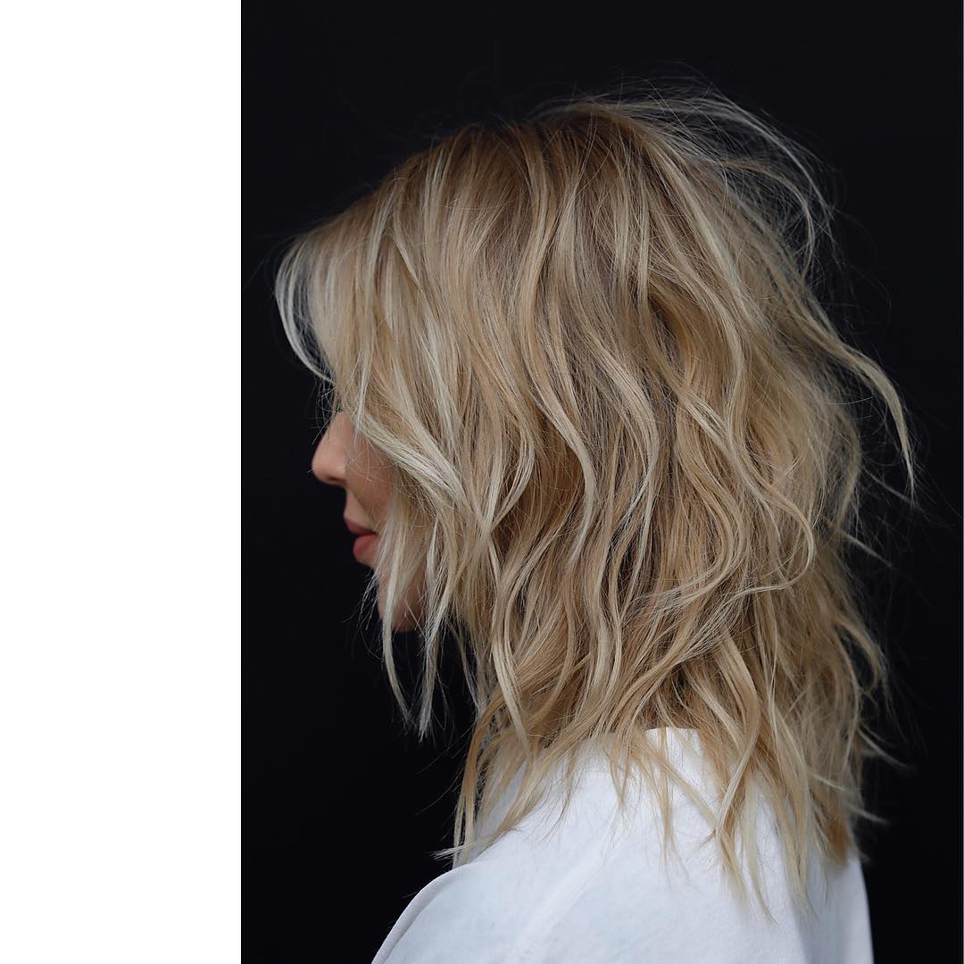 Wolting hairstyles along the wicked shoulder of women, medium female haircuts