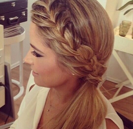 Hot hairstyles tail atoms: romantic, elegant, exciting and unofficial for long hair Hot hairstyles tail atoms: romantic, elegant, exciting and unofficial for long hair