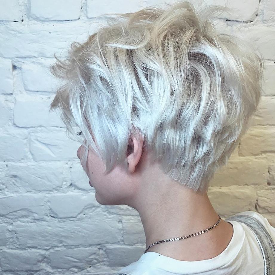 The latest short haircut for soft hair and elegant short hair in 2018 The latest short haircut for soft hair and elegant short hair in 2018