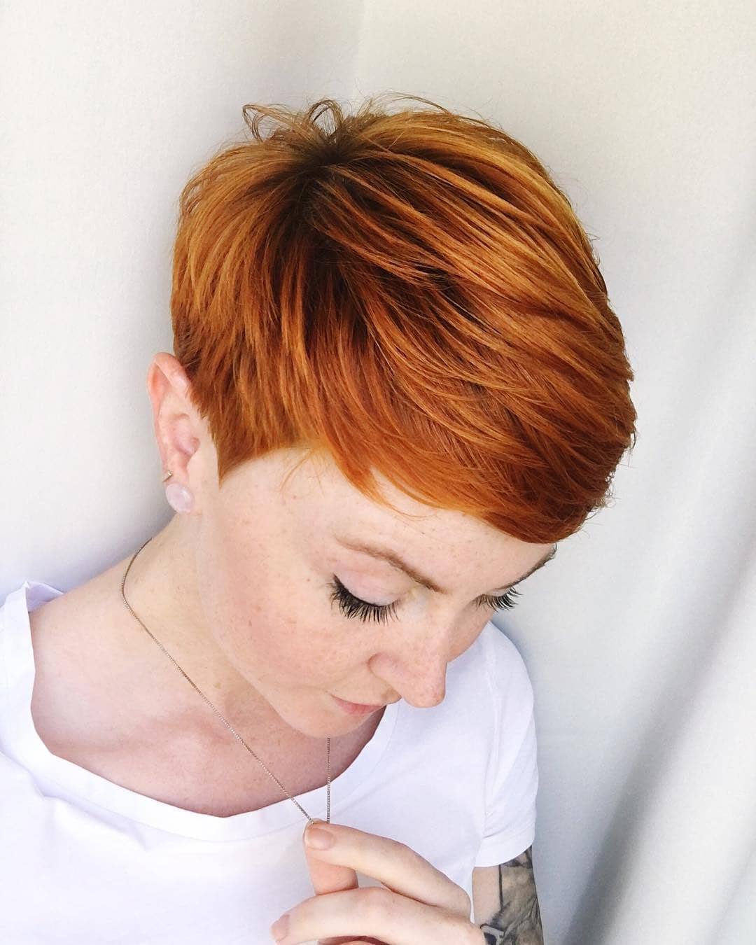 The latest short hairstyles in a row, cutting out of female short hair