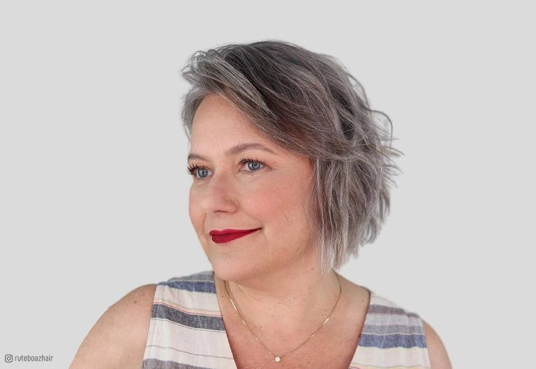 51 Lovely Layered Bob Haircuts for Ladies In Their 60s That Are Easy To Style