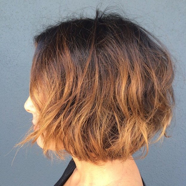A short, fluctuating, dark, shaving layer to the brown or brown hair