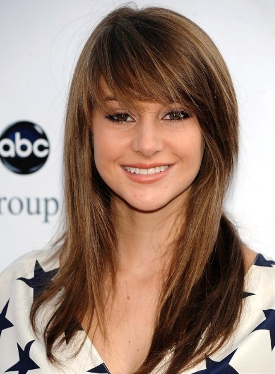 Long straight hairstyles with the explosions side