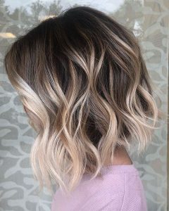 10 Stylish Short Wavy Hairstyles with Trendy Balayage
