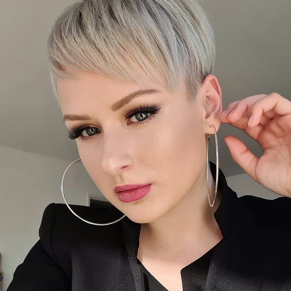 Stylish short haircuts and short hair style for women 2021-2022
