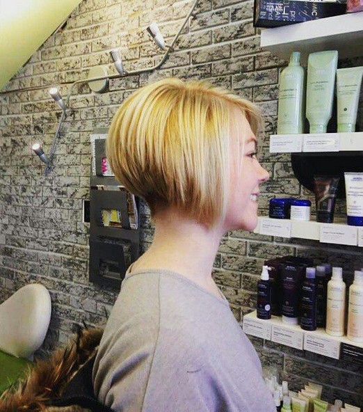 A short upside down bobb hairstyle for fine hair