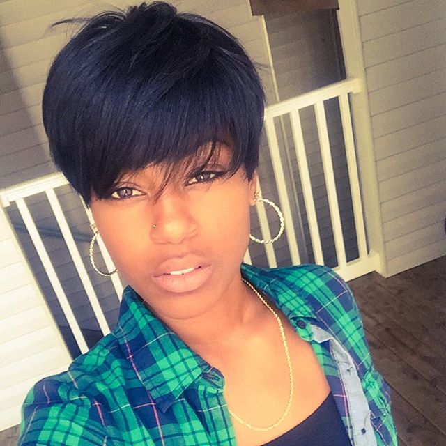 Short -layer pixels cut with bangs for black women