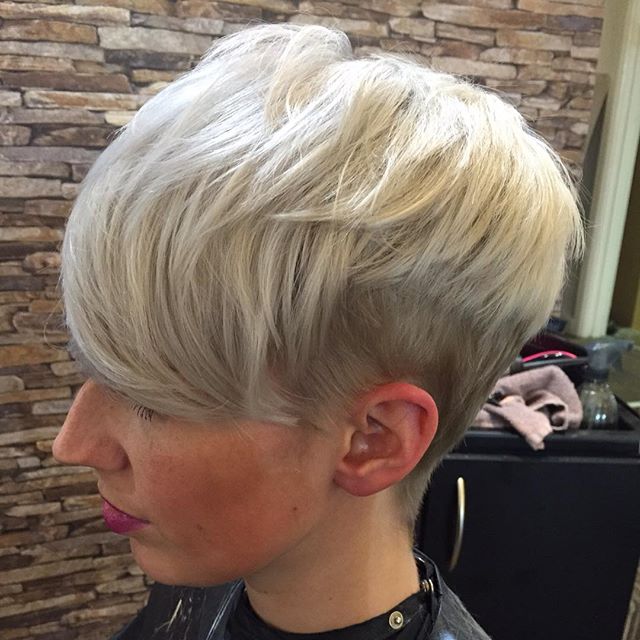 A side view of the short blond pixel