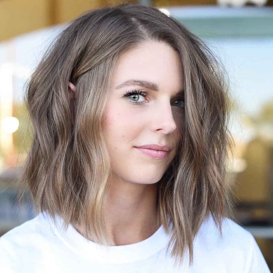 Simple hair styles for women, cutting the shoulder hair with thick hair Simple hair styles for women, cutting the shoulder hair with thick hair