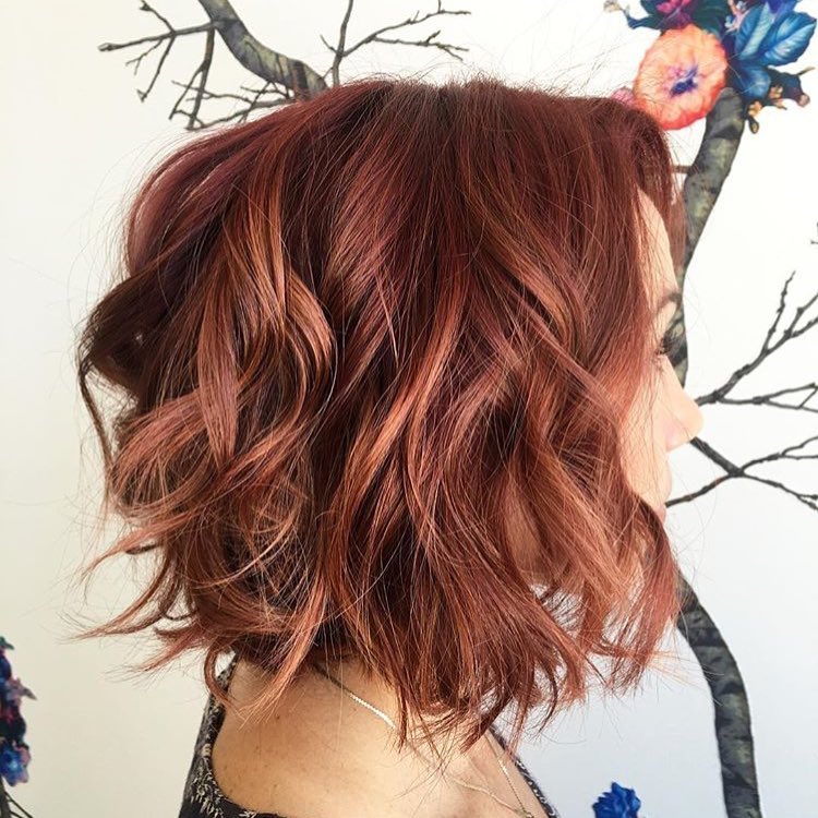 Elegant wavy hair styles - the length of the shoulder shaving the hair is wavy for women and girls Elegant wavy hair styles - the length of the shoulder shaving the hair is wavy for women and girls