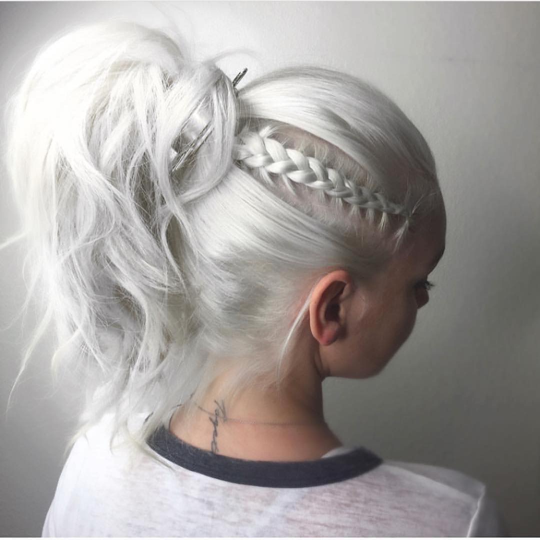 Modern ponytail hairstyle for long hair, easy horse tail Modern ponytail hairstyle for long hair, easy horse tail