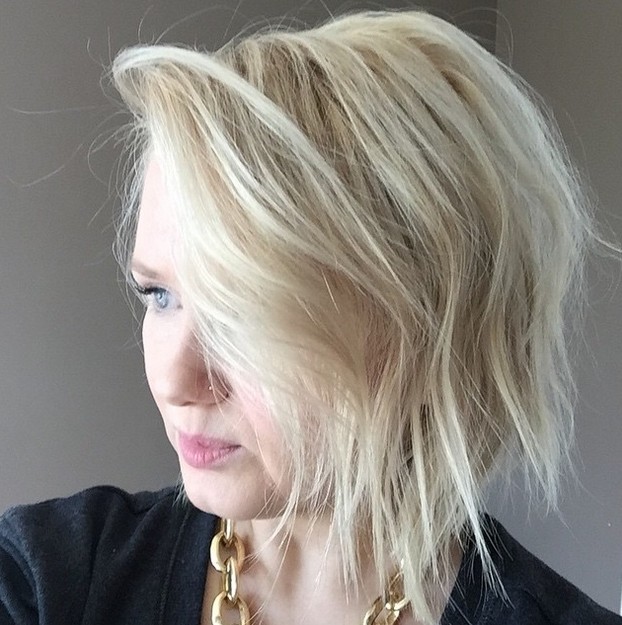 A modern, fluctuating hairstyle with explosions for fine hair