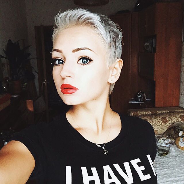 Very short hair cutting for women -cutting pixie