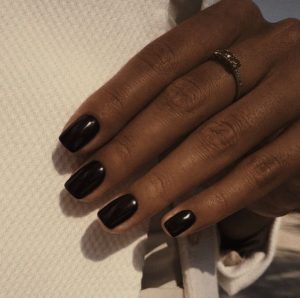 Black nails for dark skin 16 ideas: Embrace your boldness