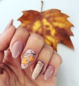 Fall Round Nails 22 Ideas: Embrace the season with chic nail designs