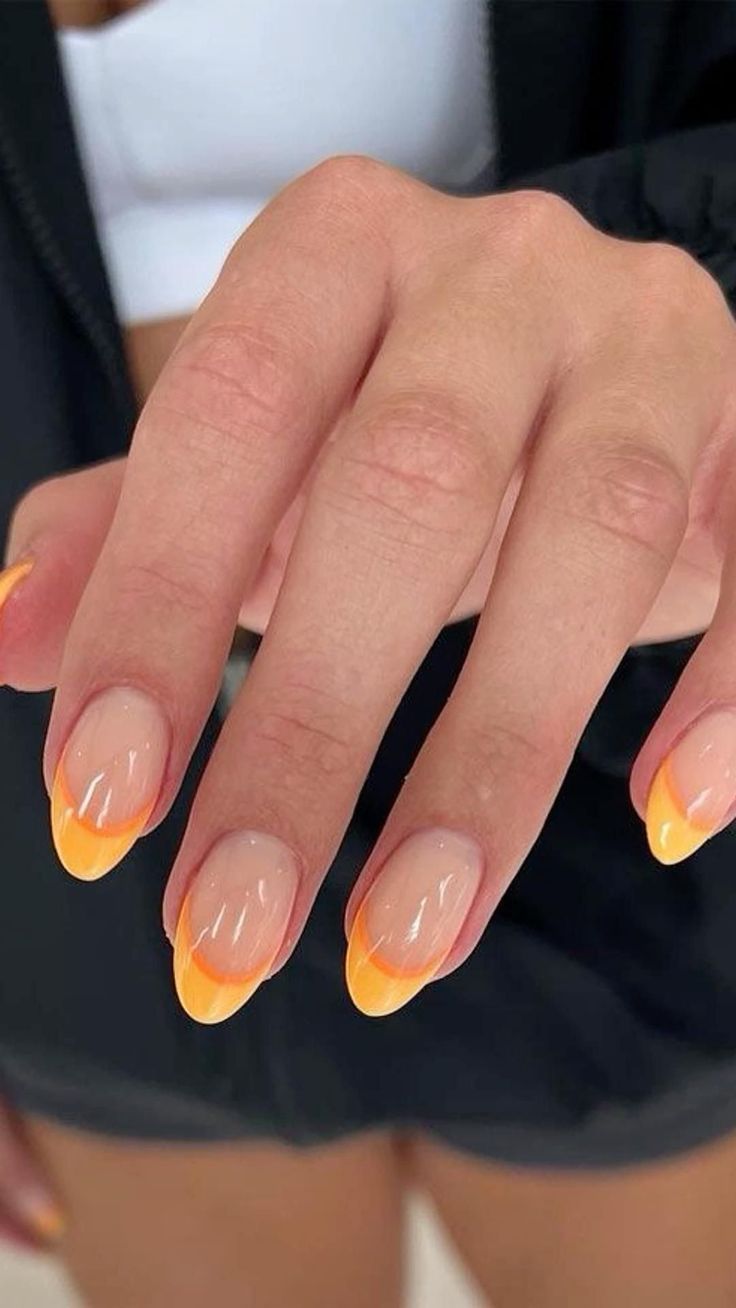 Short acrylic summer nail trends 2025: beach designs, colors and inspiration for stylish women
