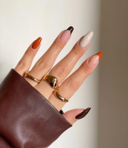 Minimalism is on trend: simple and basic long square acrylic nails for 2025