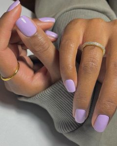 Modern Allure: Short nails for dark skin with simple and elegant nail designs