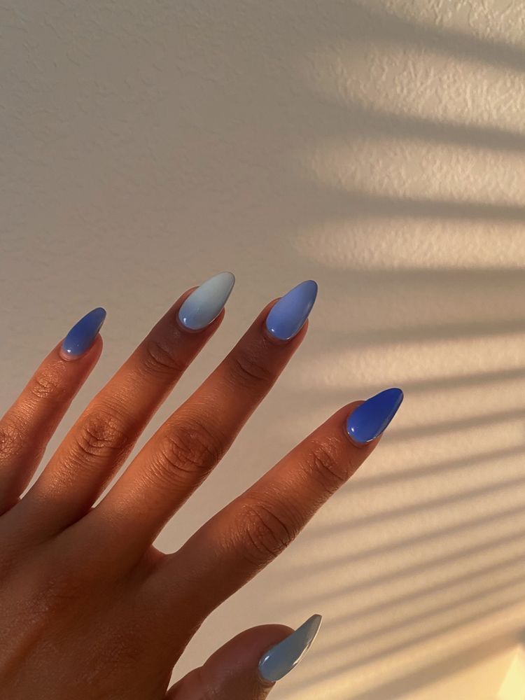 Blue summer nails 2025