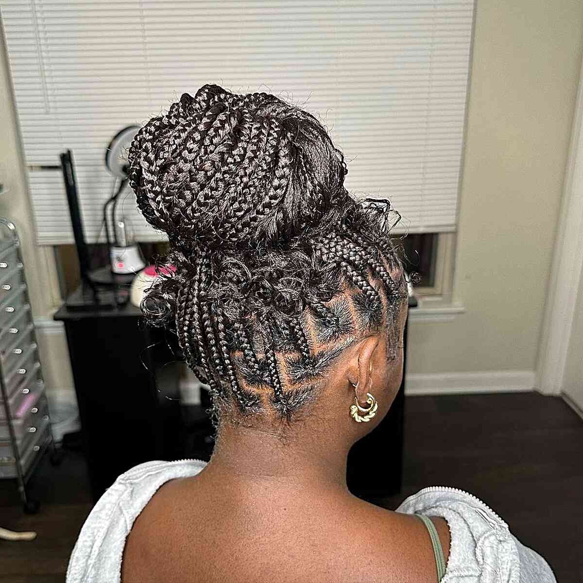 Big braided bun for medium braids without knots