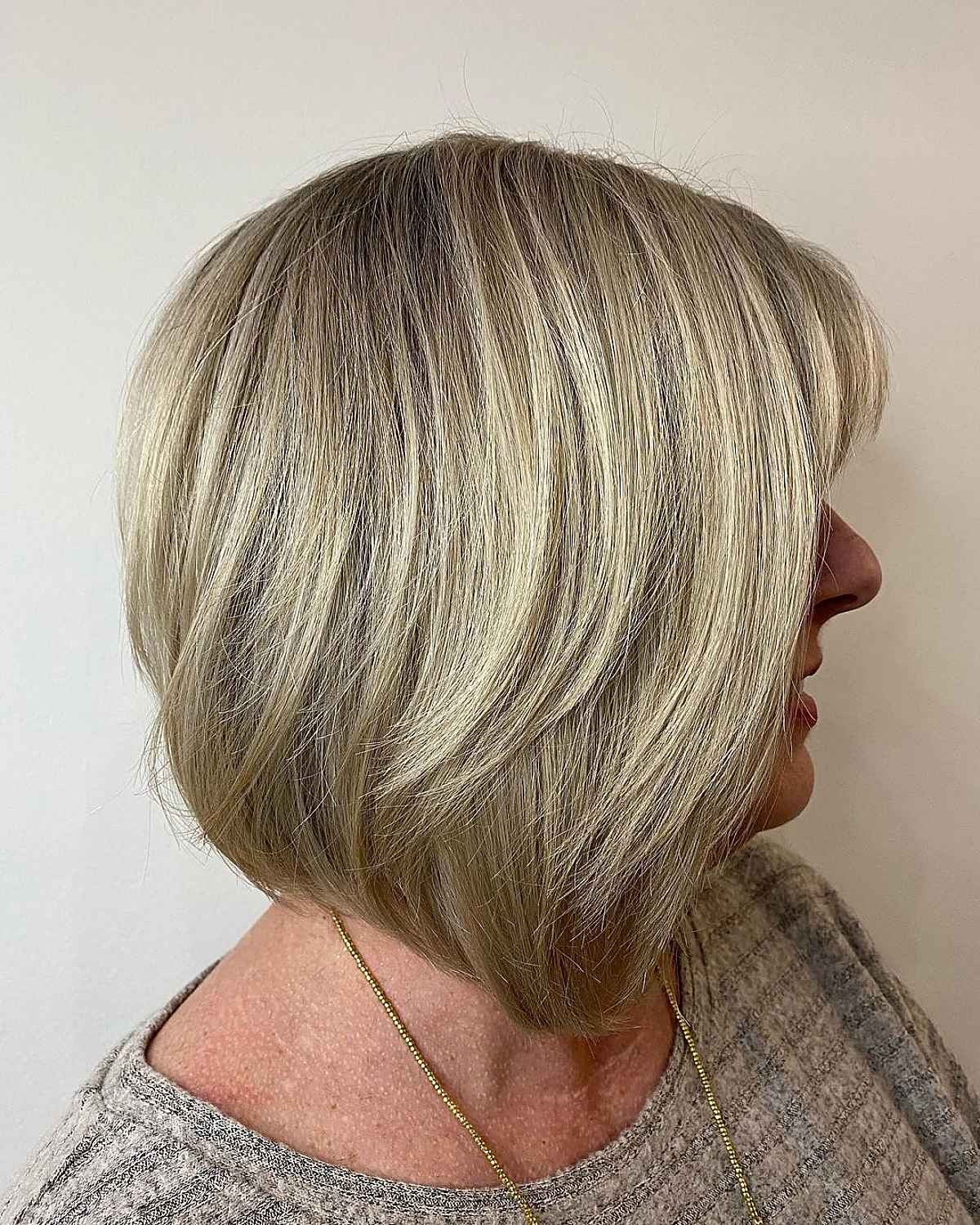 Weak layers on an ombre bob cut