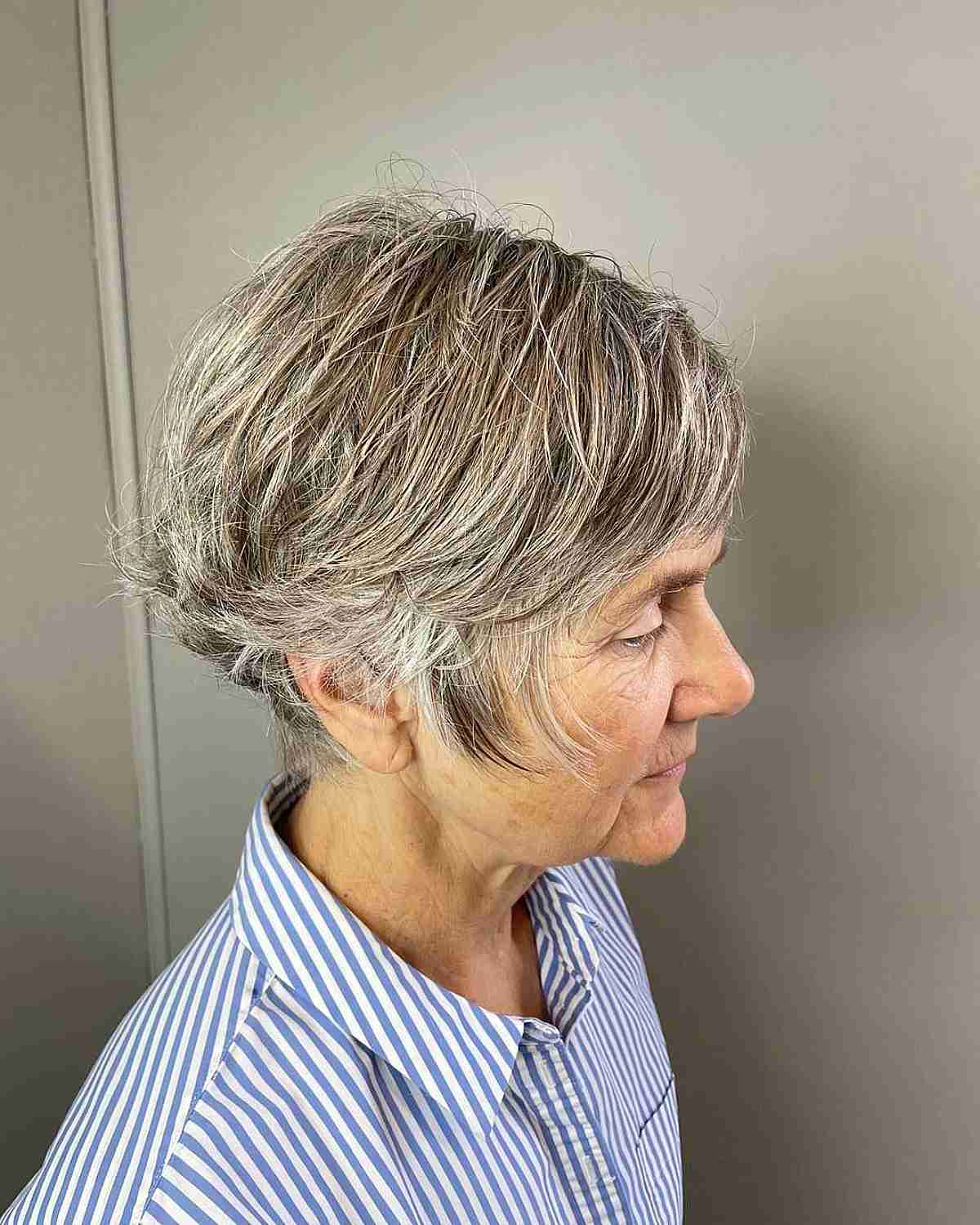 Short thick haircut with shaggy layers for women over 60