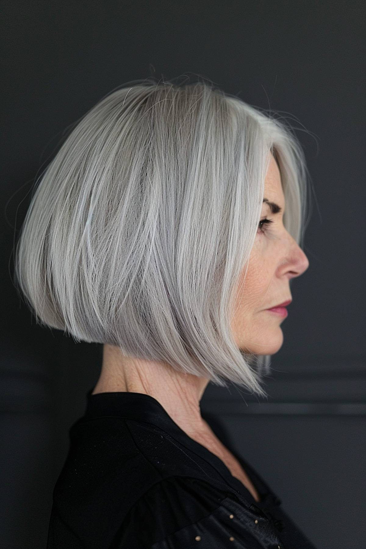 Asymmetrical bob neckline with silver tone